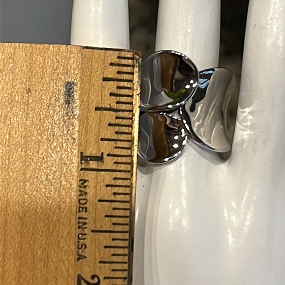 NWOT BIG and BOLD Stainless Steel Ring - Picture 8 of 8